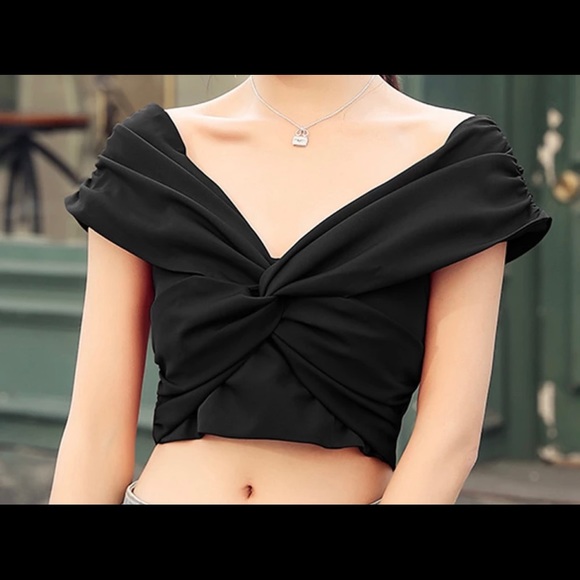 Tops - Off shoulder croptop